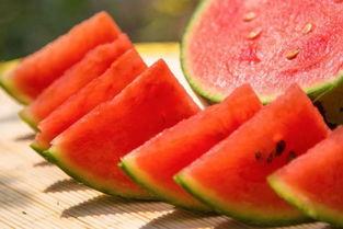 西瓜落地什么意思娱乐圈吃瓜,从西瓜落地看“吃瓜”文化盛行